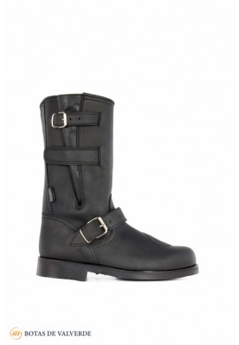 Motorcycle boots with buckles